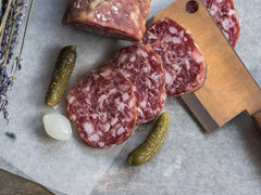 Salami - co to za wędlina, jakie są rodzaje i jak je podawać