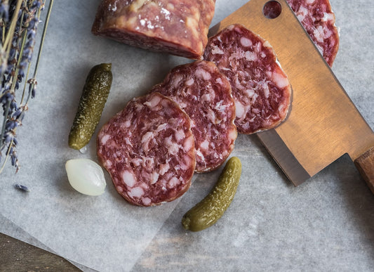 Salami - co to za wędlina, jakie są rodzaje i jak je podawać