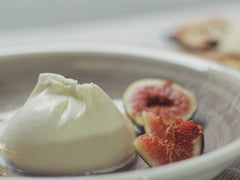 Burrata - co to za ser, jak smakuje i z czym go jeść