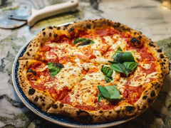 Ciasto na pizzę - 4 przepisy na każdy styl i piekarnik