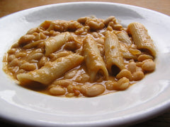 Pasta e fagioli - włoska zupa z makaronem i fasolą