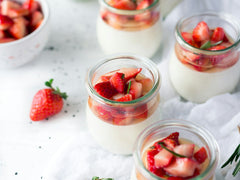 Panna cotta - co to za deser, jak go zrobić i z czym podawać