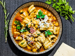 Pasta e ceci - makaron z ciecierzycą w miseczce