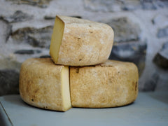 Pecorino romano - co to za ser, jak smakuje i do czego go używać