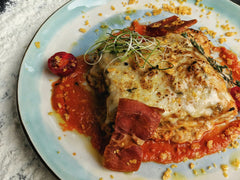 Lasagne zapieczona z kremowym sosem beszamelowym na wierzchu