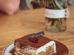 Tiramisu - klasyczny włoski deser z mascarpone i biszkoptami